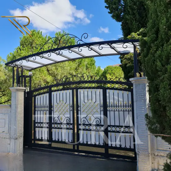 Sürgülü villa kapıları