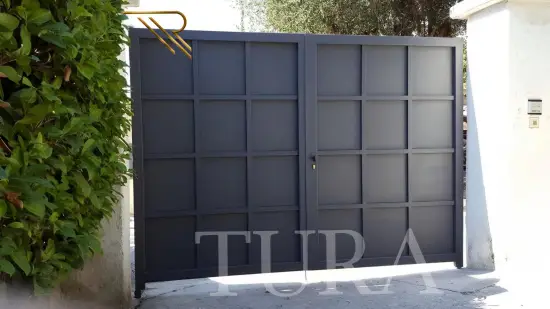 Modernin villa kapıları