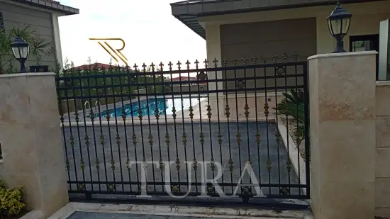 Raylı villa kapıları