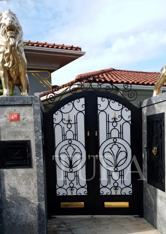 Ferforje bahçe kapıları