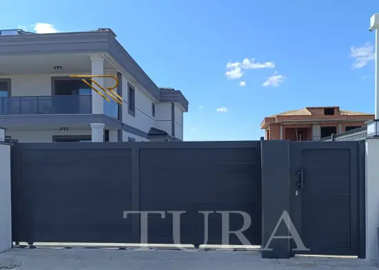 Modern villa kapıları