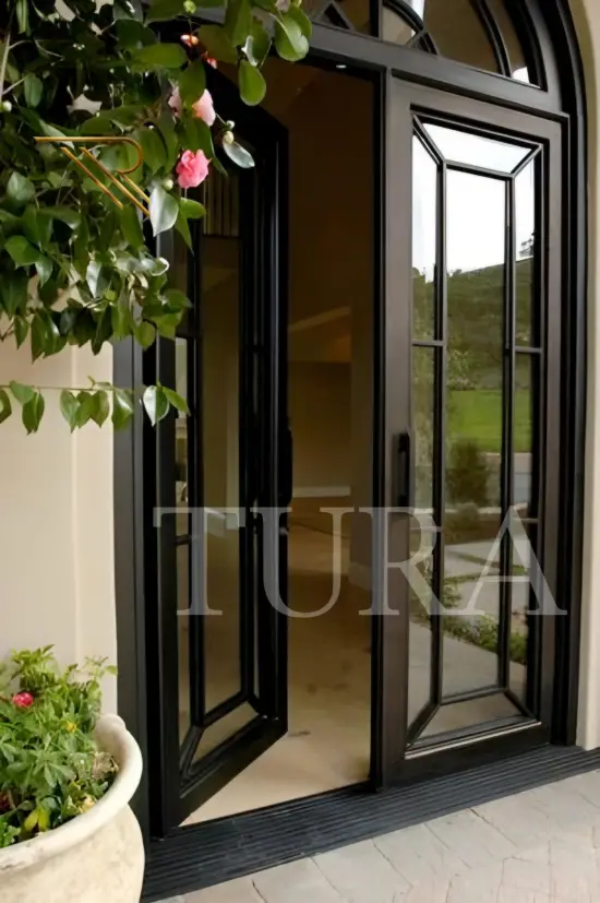 Modern bina kapıları