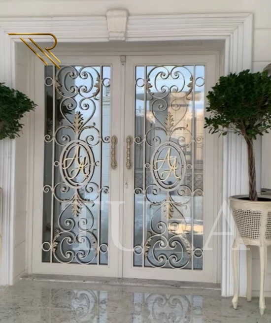 Villa kapıları 