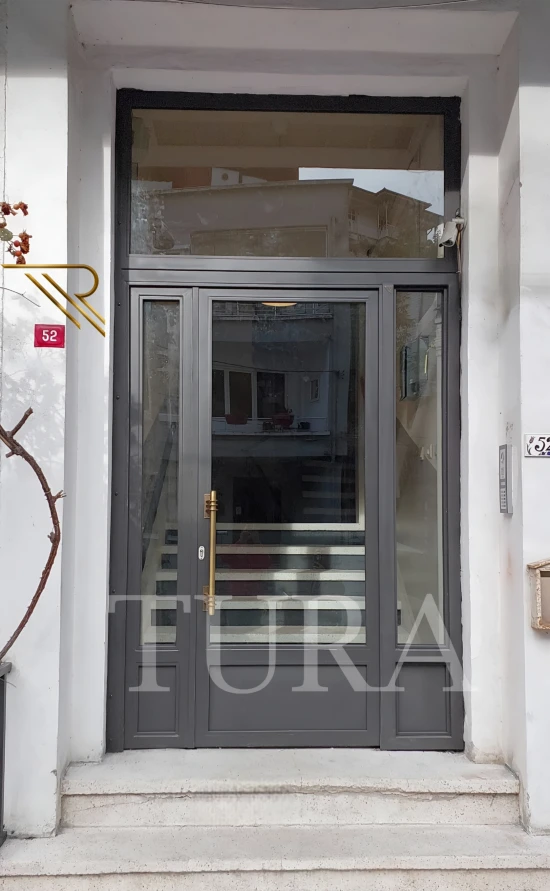 Apartman kapıları 