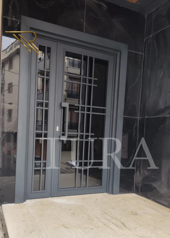 Apartman kapısı 